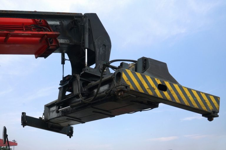 Pembinaan dan Sertifikasi K3 Operator Reach Stacker by KEMNAKER RI