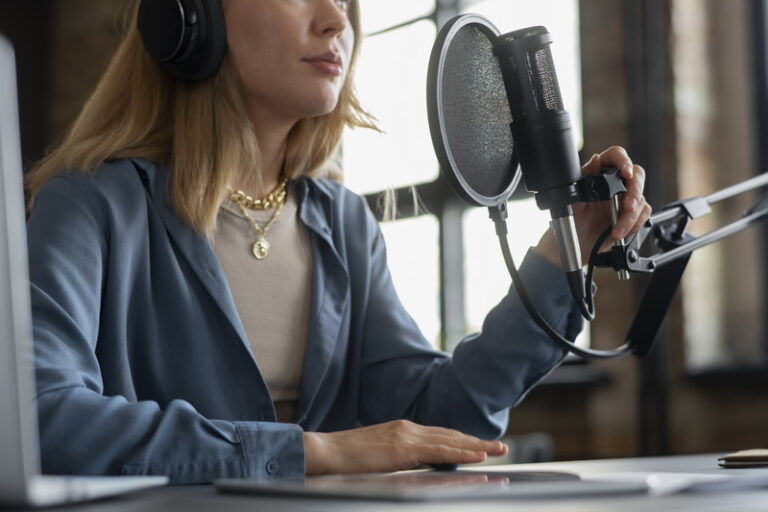 Pelatihan Public Speaking untuk Webinar, Podcast, dan Virtual Meeting
