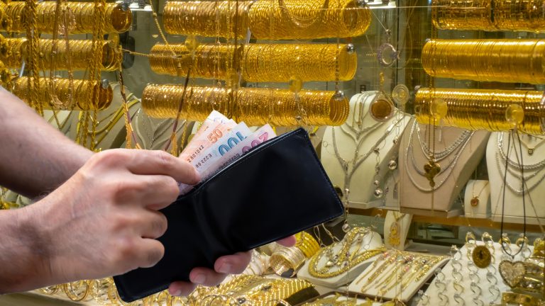 Gold-Based Financing & Collateral Management